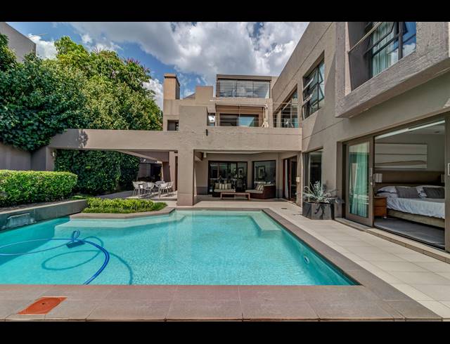 4 BEDROOM HOUSE FOR SALE IN KHYBER ROCK